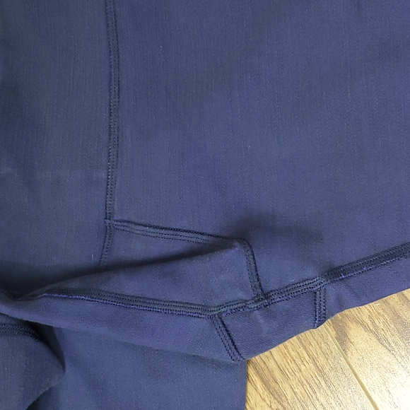 Lululemon Yoga Pant in Indigo blue with Texture size 6 - Picture 3 of 10